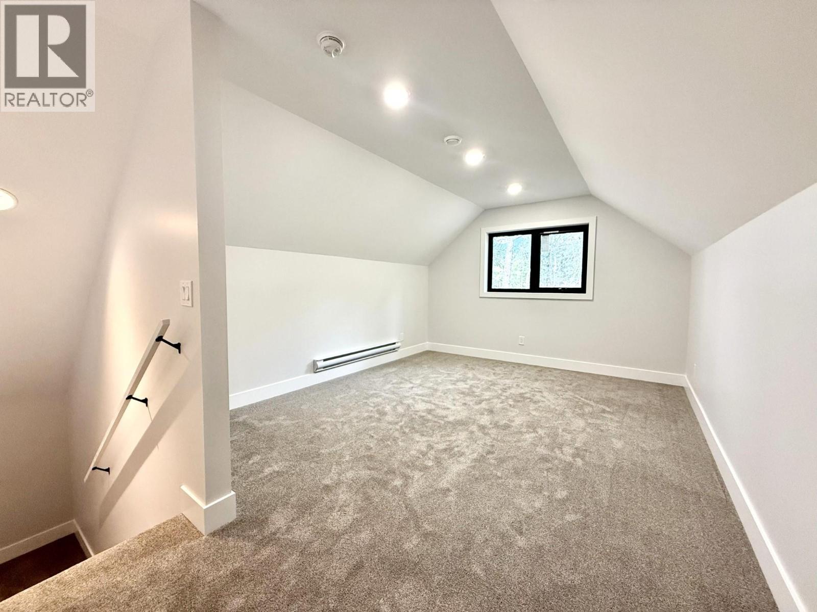 1938 Foxwood Trail Unit# 2, Windermere, BC - Indoor Photo Showing Other Room