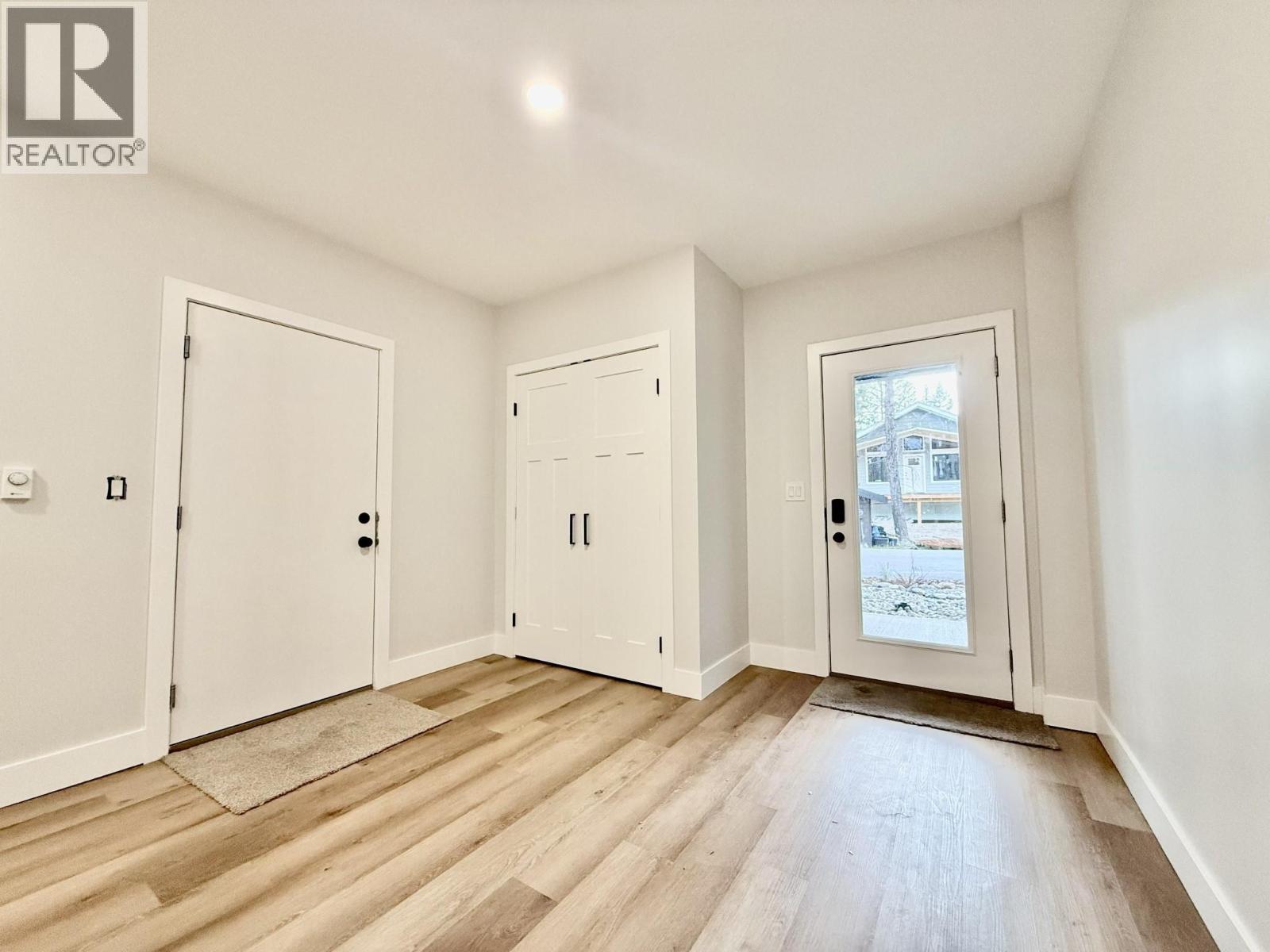 1938 Foxwood Trail Unit# 2, Windermere, BC - Indoor Photo Showing Other Room