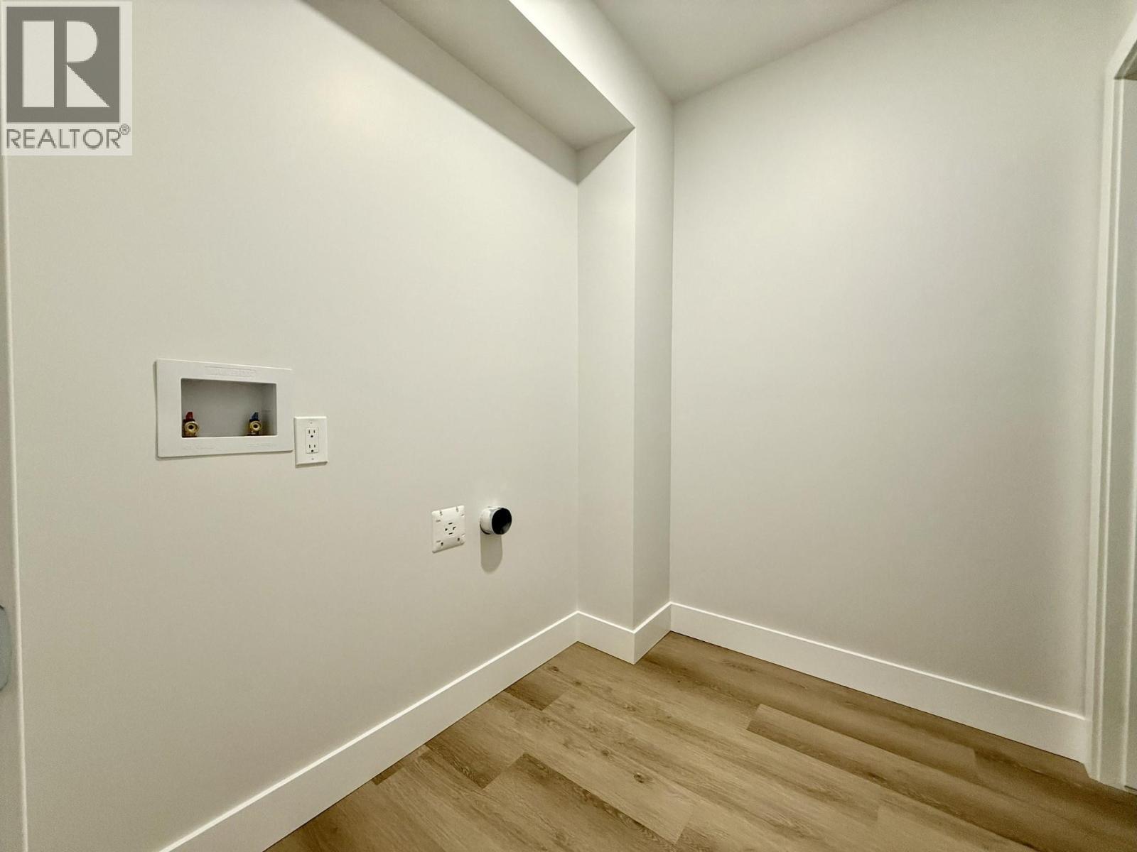 1938 Foxwood Trail Unit# 2, Windermere, BC - Indoor Photo Showing Other Room