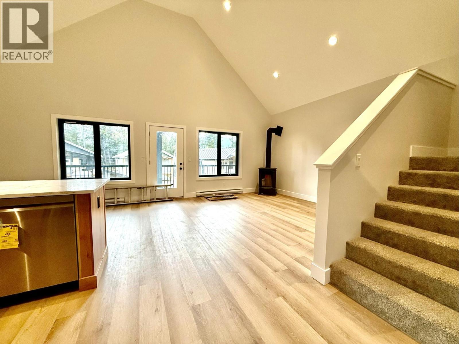 1938 Foxwood Trail Unit# 2, Windermere, BC - Indoor Photo Showing Other Room