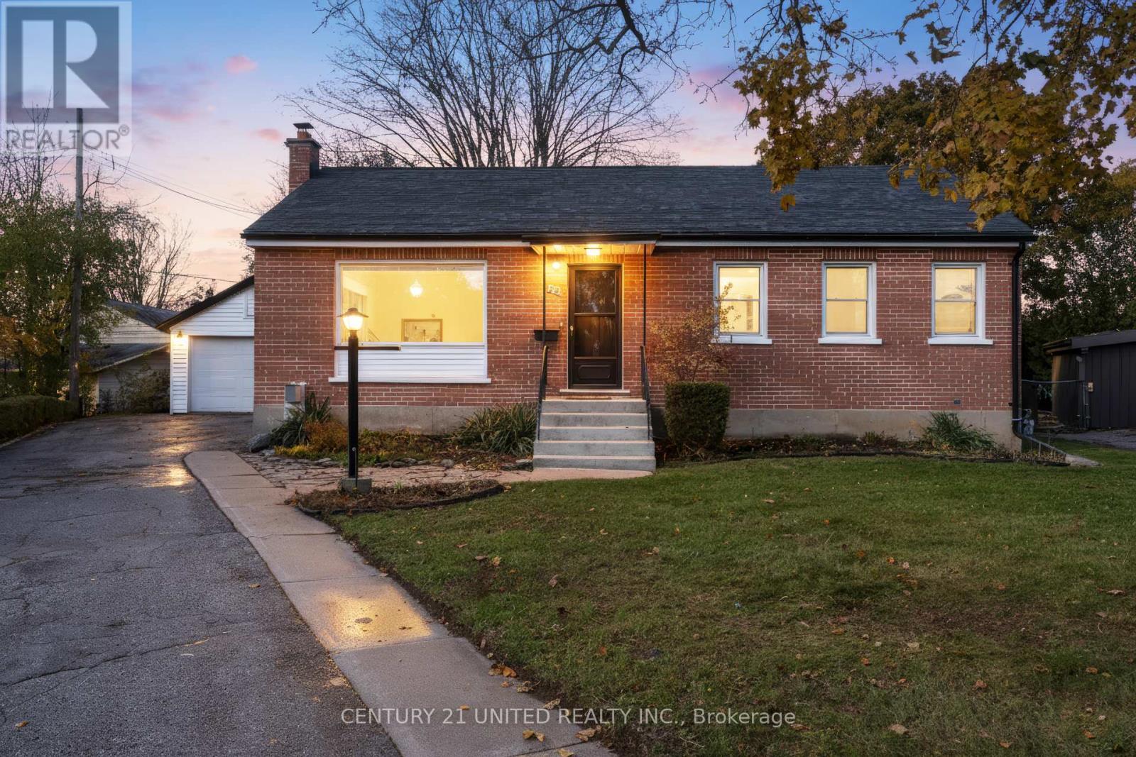 821 Schneider Place, Peterborough (Northcrest Ward 5), ON - Outdoor