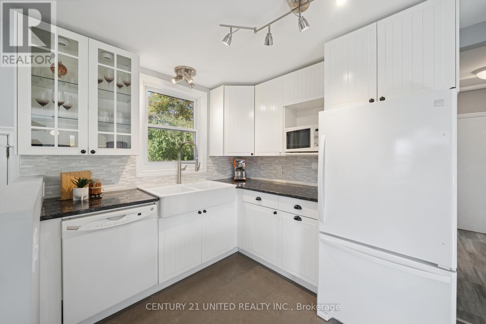 821 Schneider Place, Peterborough (Northcrest Ward 5), ON - Indoor Photo Showing Kitchen