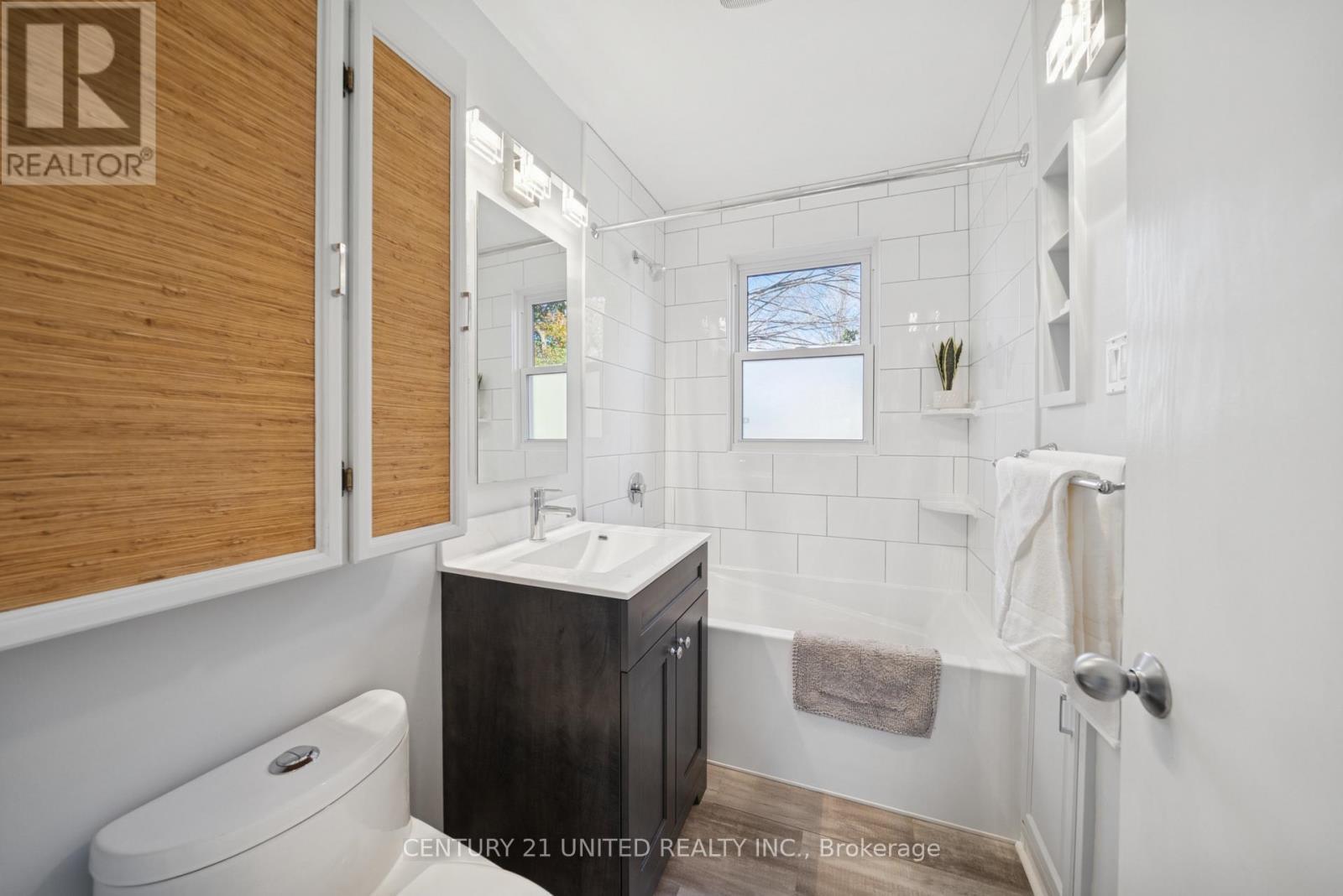 821 Schneider Place, Peterborough (Northcrest Ward 5), ON - Indoor Photo Showing Bathroom