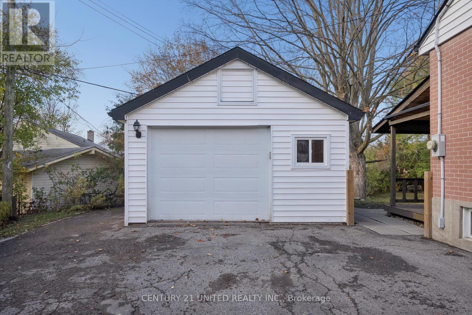 821 Schneider Place, Peterborough (Northcrest Ward 5), ON - Outdoor With Exterior