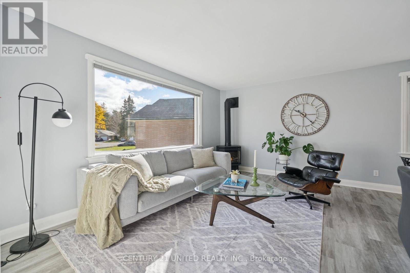 821 Schneider Place, Peterborough (Northcrest Ward 5), ON - Indoor Photo Showing Living Room