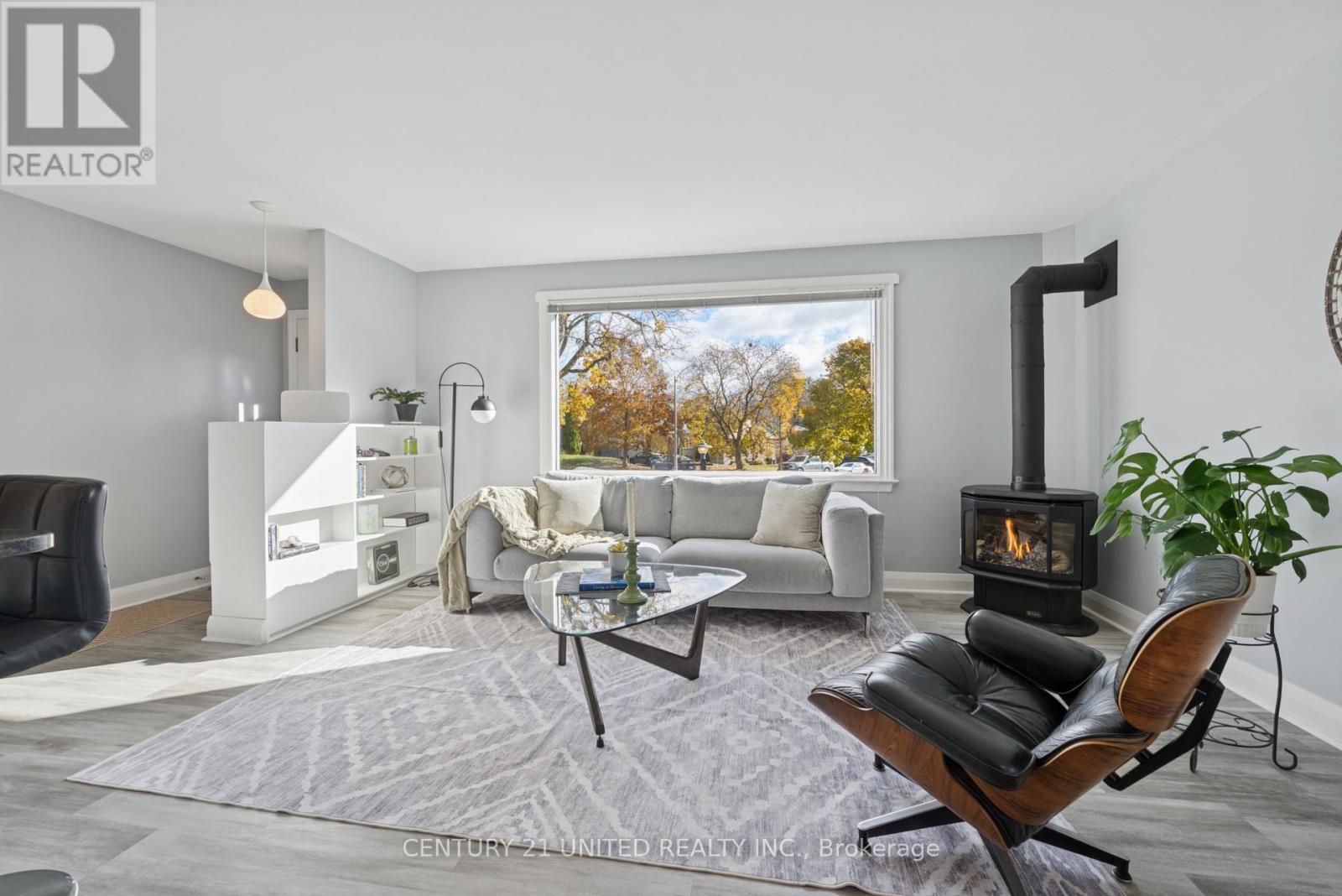 821 Schneider Place, Peterborough (Northcrest Ward 5), ON - Indoor Photo Showing Living Room With Fireplace
