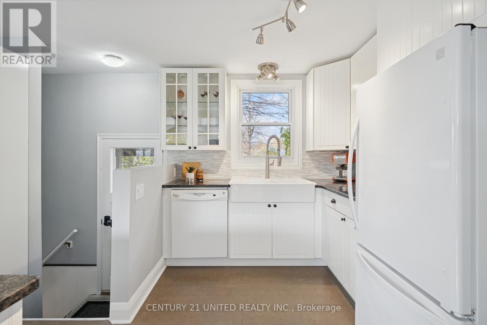 821 Schneider Place, Peterborough (Northcrest Ward 5), ON - Indoor Photo Showing Kitchen