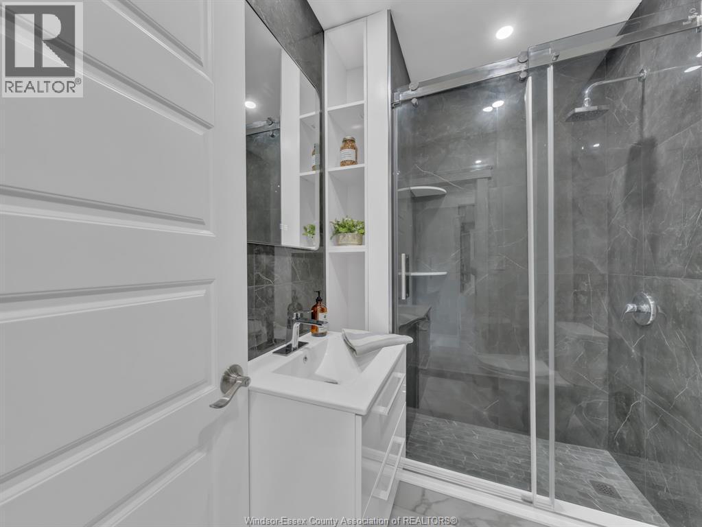 1760 Jefferson Boulevard, Windsor, ON - Indoor Photo Showing Bathroom