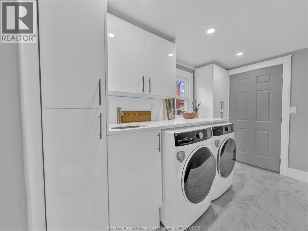 1760 Jefferson Boulevard, Windsor, ON - Indoor Photo Showing Laundry Room