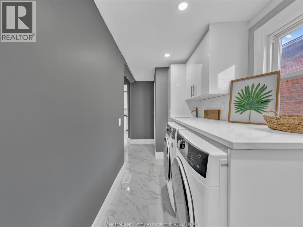 1760 Jefferson Boulevard, Windsor, ON - Indoor Photo Showing Laundry Room
