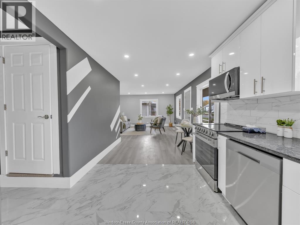 1760 Jefferson Boulevard, Windsor, ON - Indoor Photo Showing Kitchen With Upgraded Kitchen