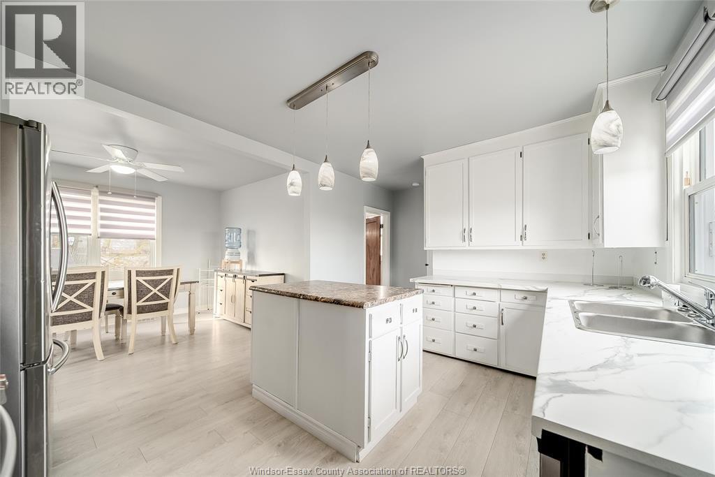 615 Road 11, Kingsville, ON - Indoor Photo Showing Kitchen With Double Sink