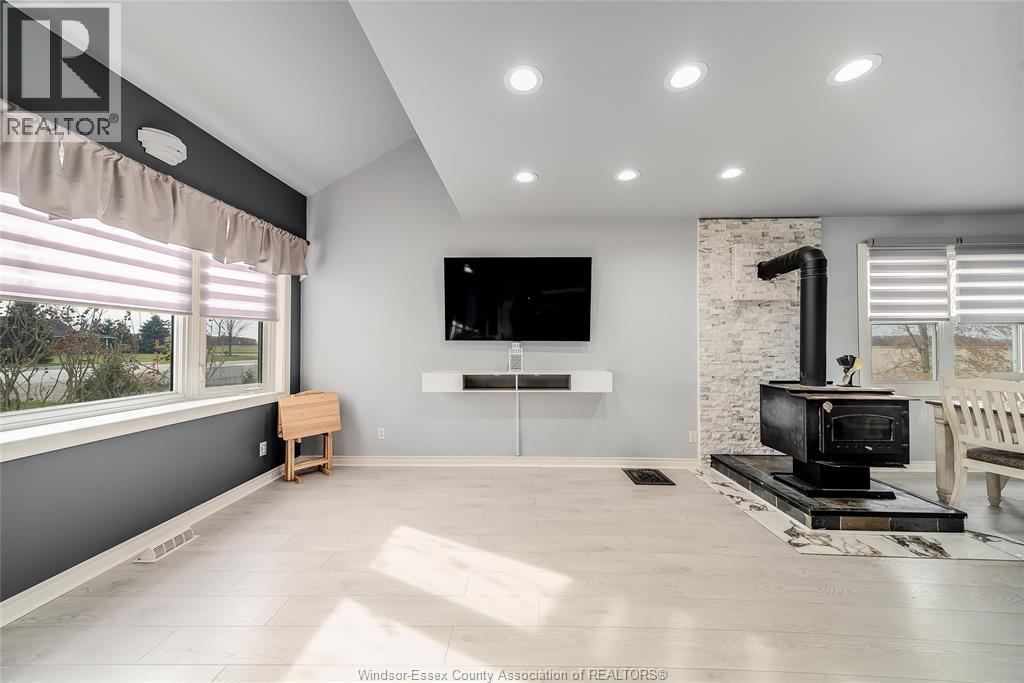 615 Road 11, Kingsville, ON - Indoor