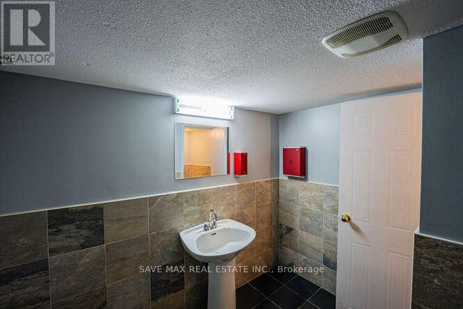 4918 Yonge Street, Toronto, ON