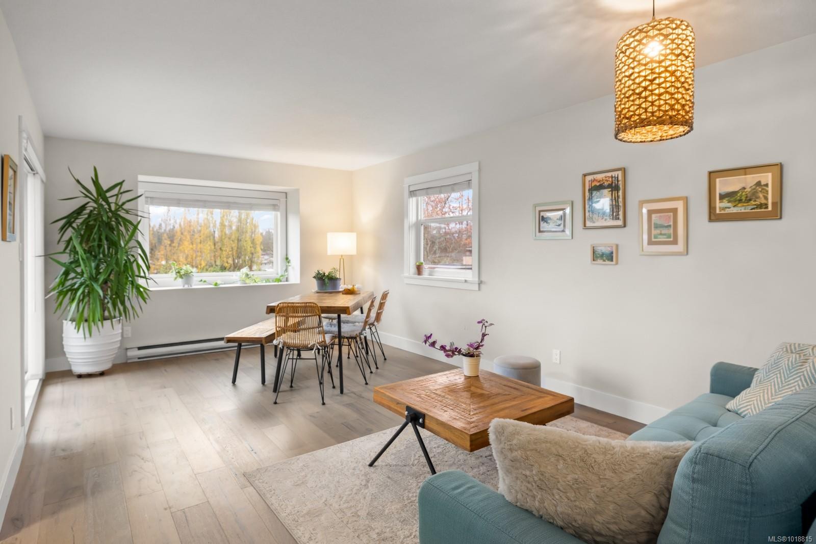 303-7070 West Saanich Rd, Central Saanich, BC - Indoor Photo Showing Living Room