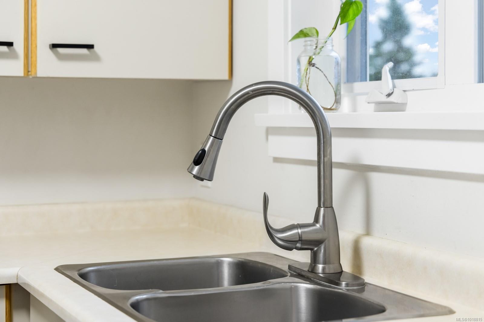 303-7070 West Saanich Rd, Central Saanich, BC - Indoor Photo Showing Kitchen With Double Sink