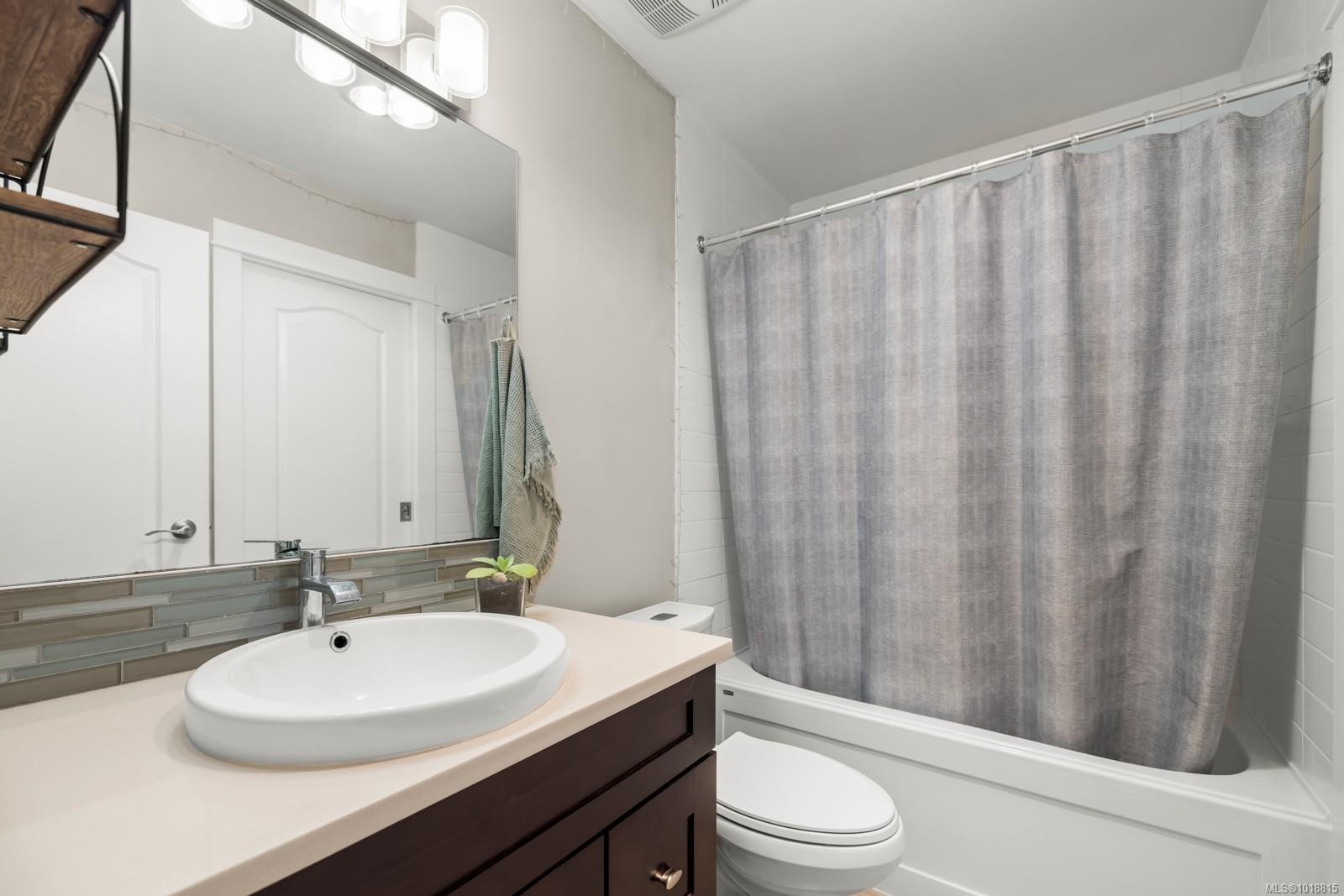 303-7070 West Saanich Rd, Central Saanich, BC - Indoor Photo Showing Bathroom