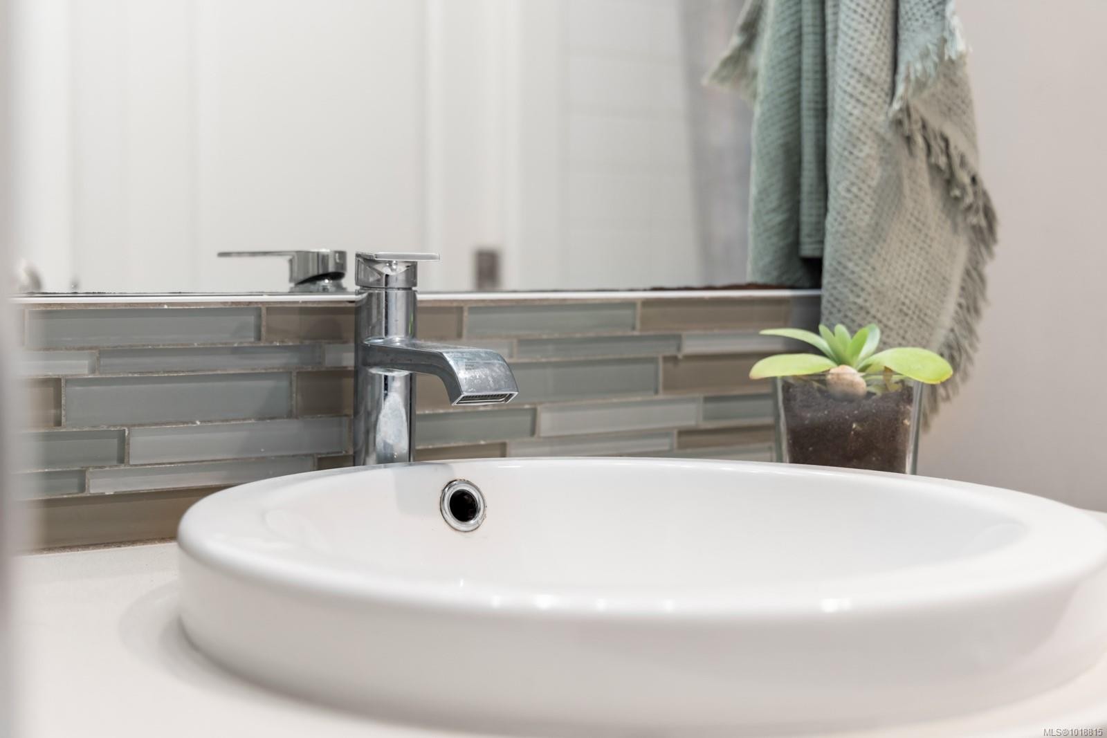 303-7070 West Saanich Rd, Central Saanich, BC - Indoor Photo Showing Bathroom