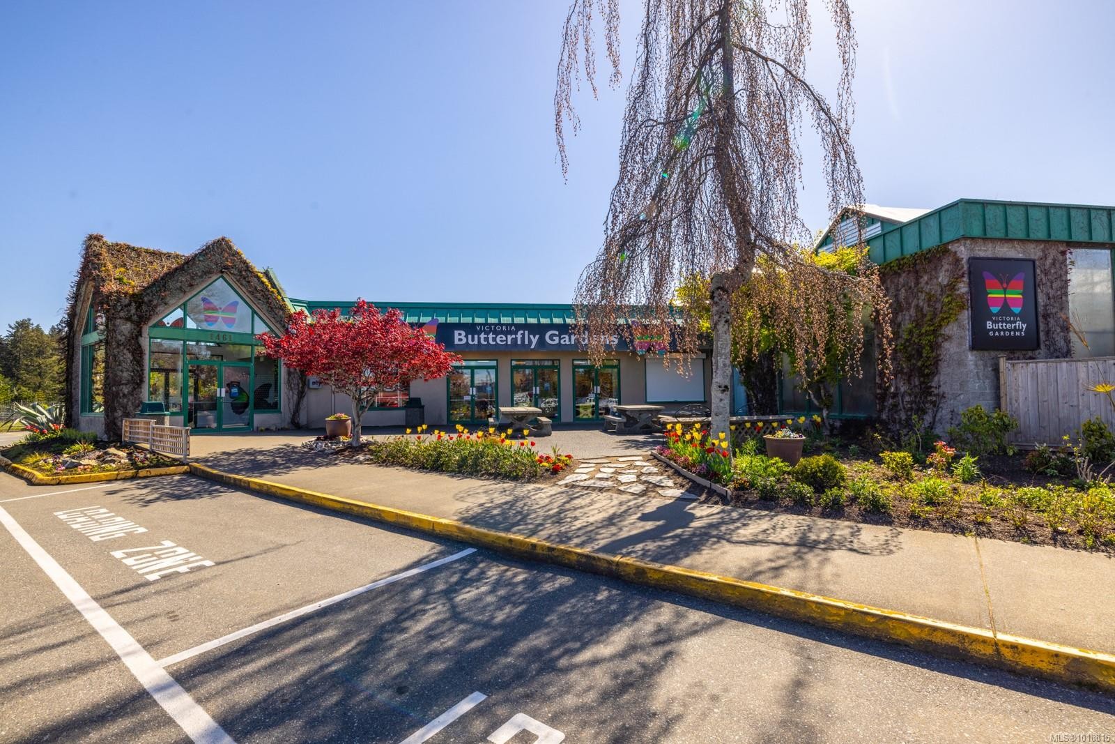 303-7070 West Saanich Rd, Central Saanich, BC - Outdoor