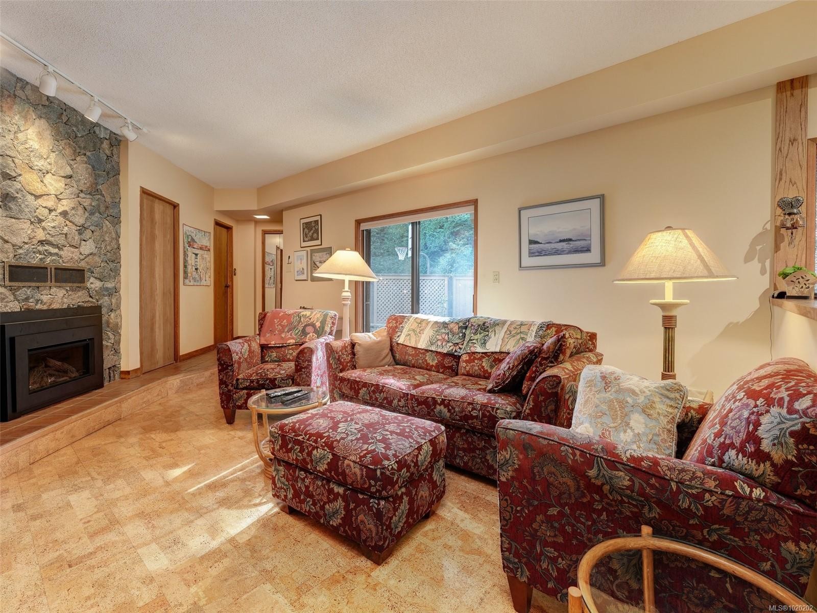 2761 Arbutus Rd, Saanich, BC