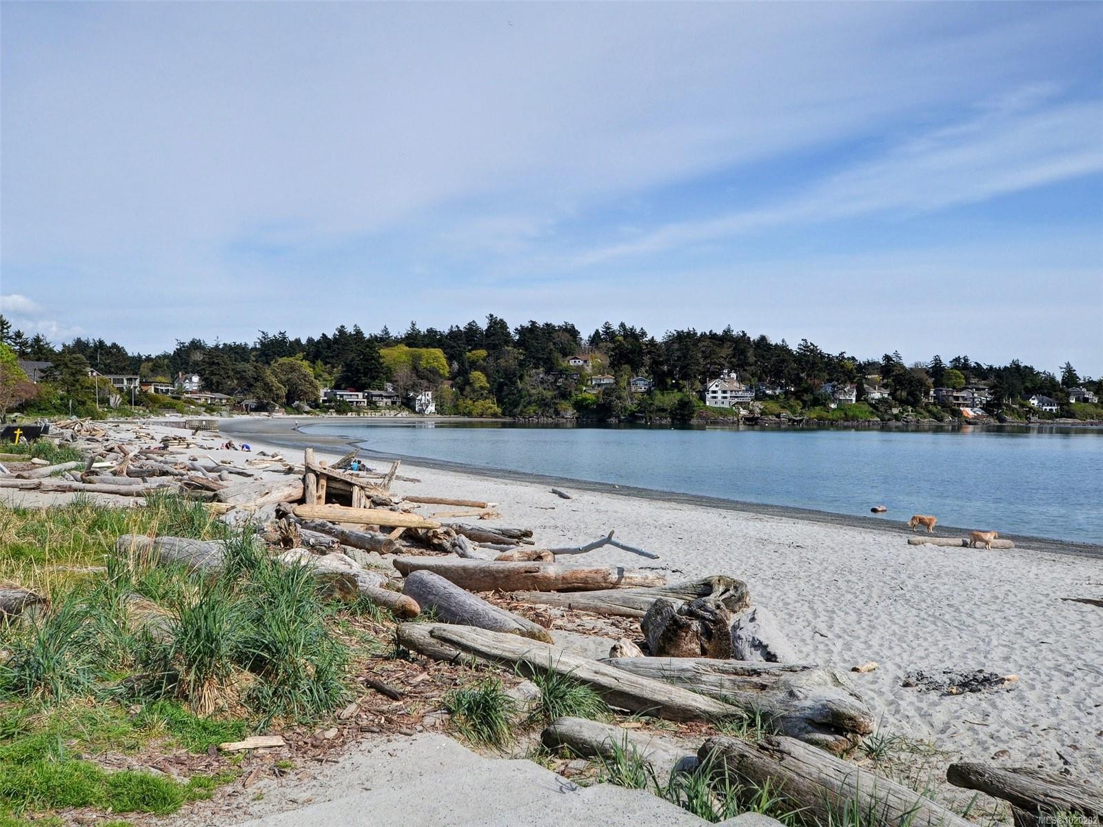 2761 Arbutus Rd, Saanich, BC