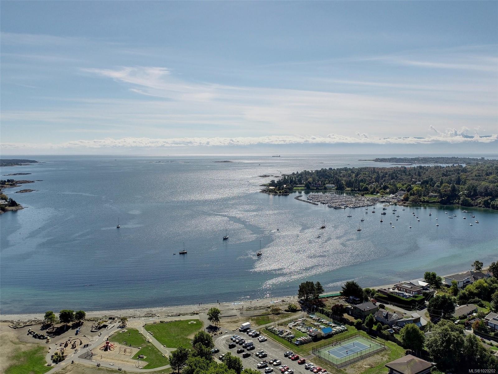 2761 Arbutus Rd, Saanich, BC