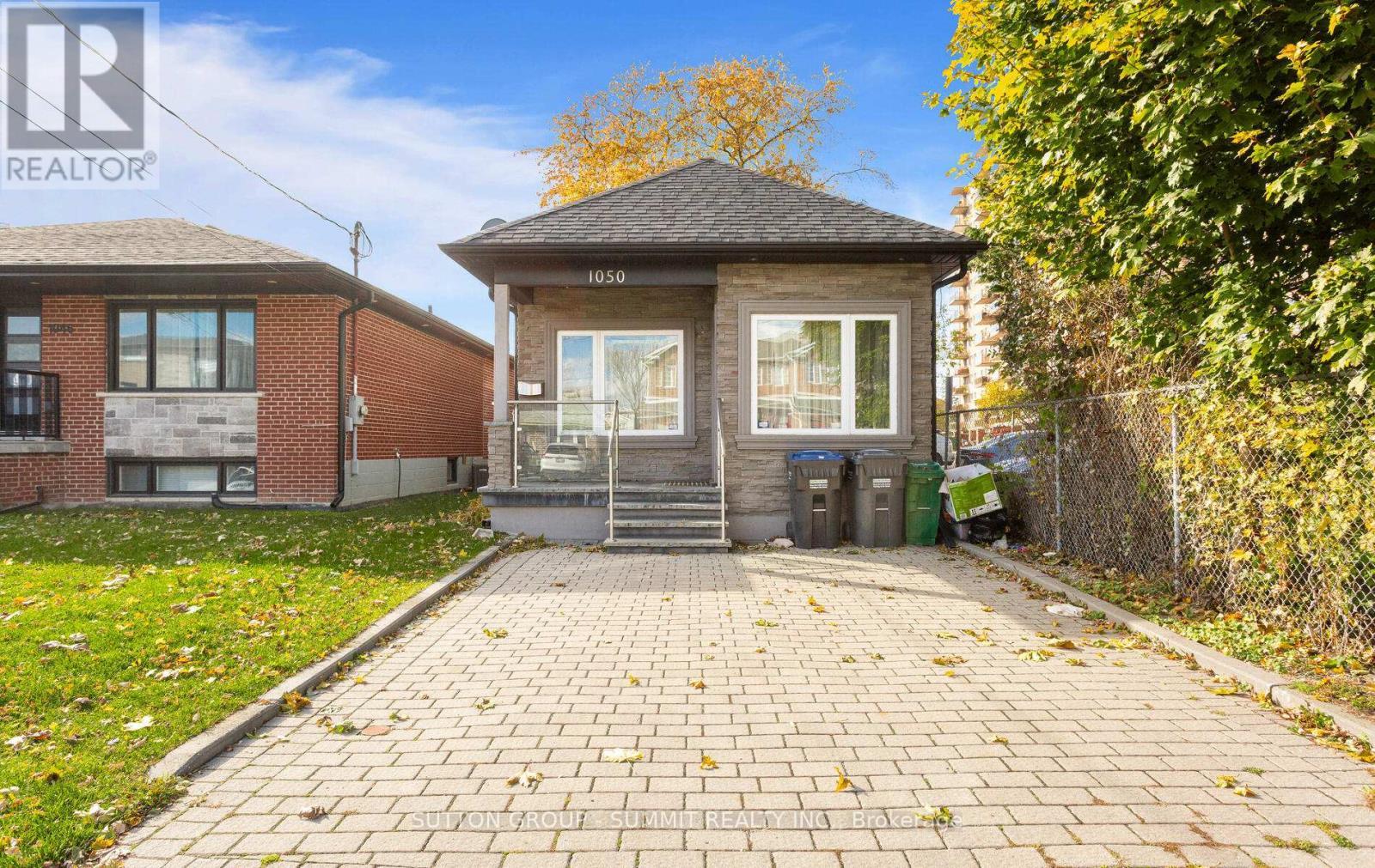 1050 Caven Street, Mississauga, ON - Outdoor