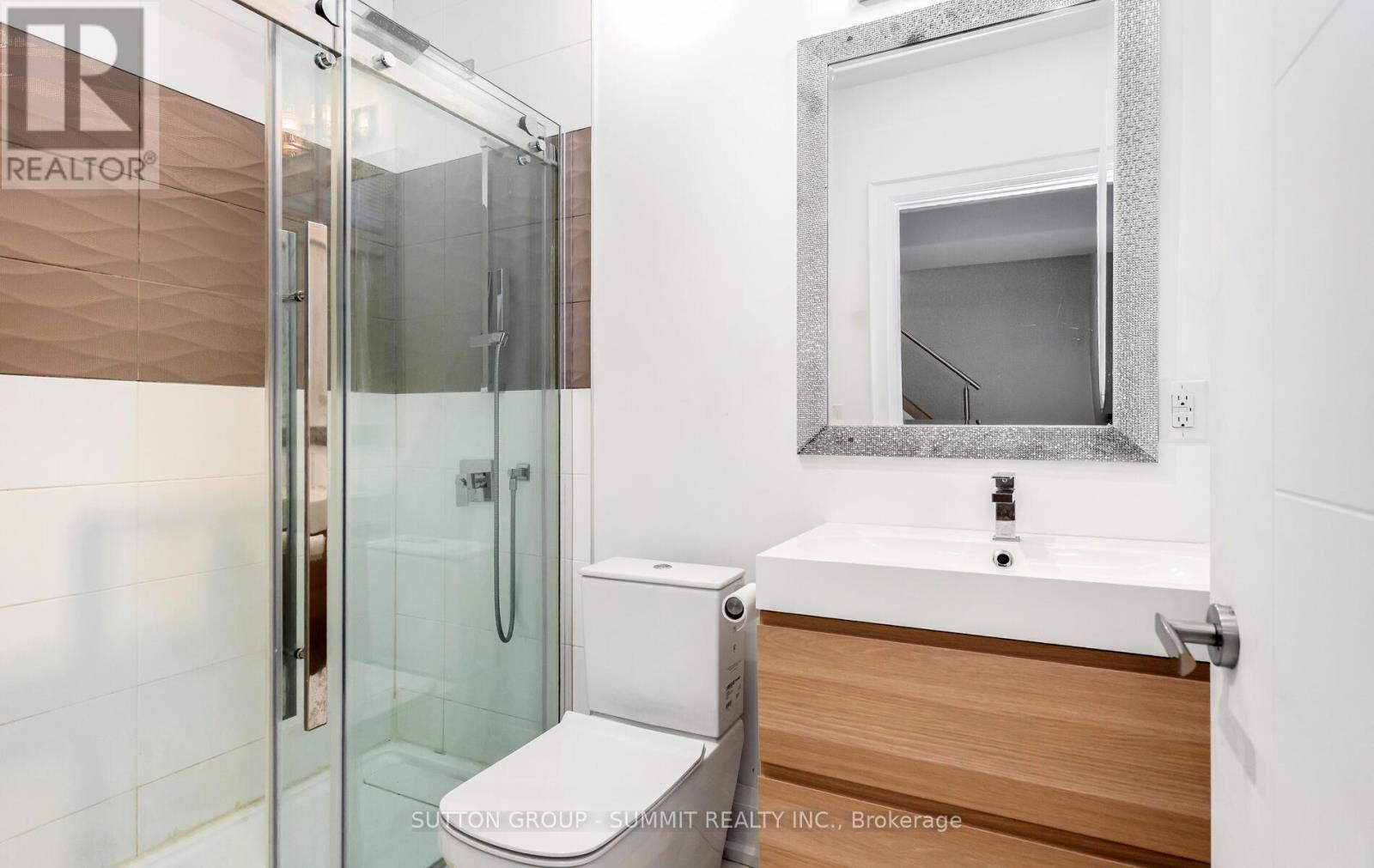 1050 Caven Street, Mississauga, ON - Indoor Photo Showing Bathroom