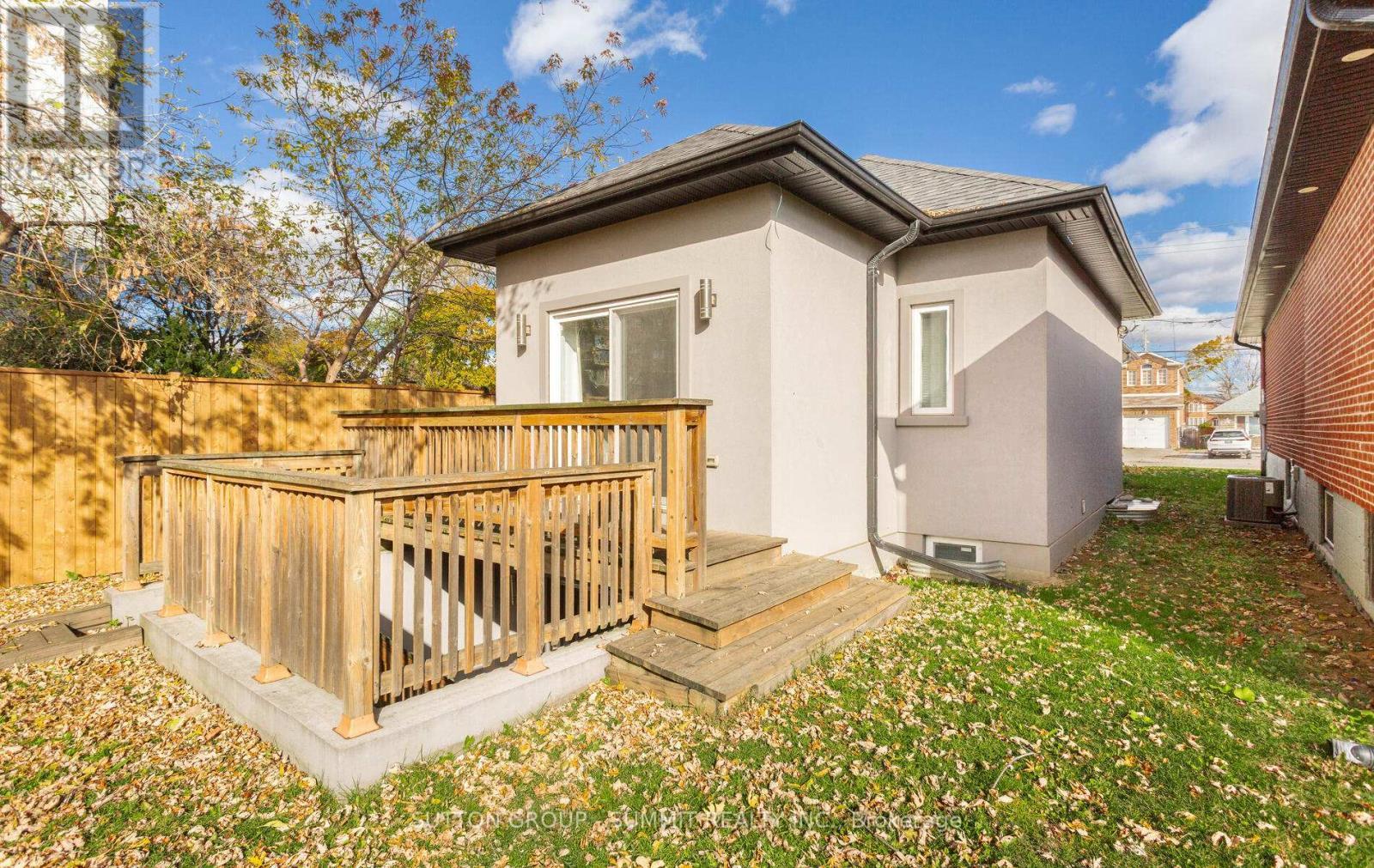 1050 Caven Street, Mississauga, ON - Outdoor With Exterior