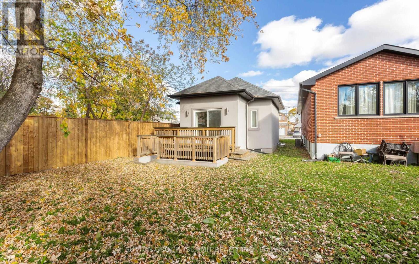 1050 Caven Street, Mississauga, ON - Outdoor