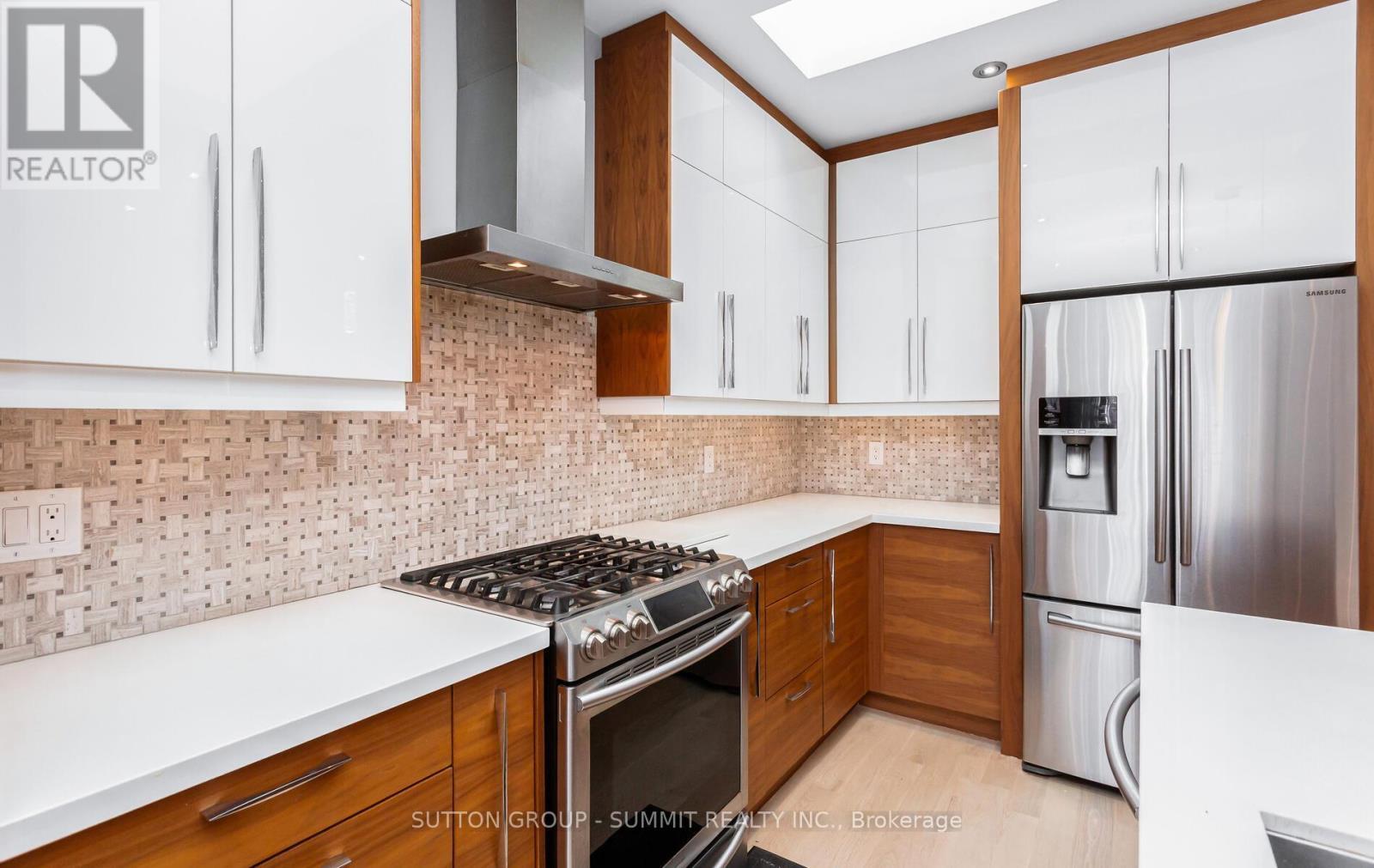 1050 Caven Street, Mississauga, ON - Indoor Photo Showing Kitchen With Stainless Steel Kitchen With Upgraded Kitchen