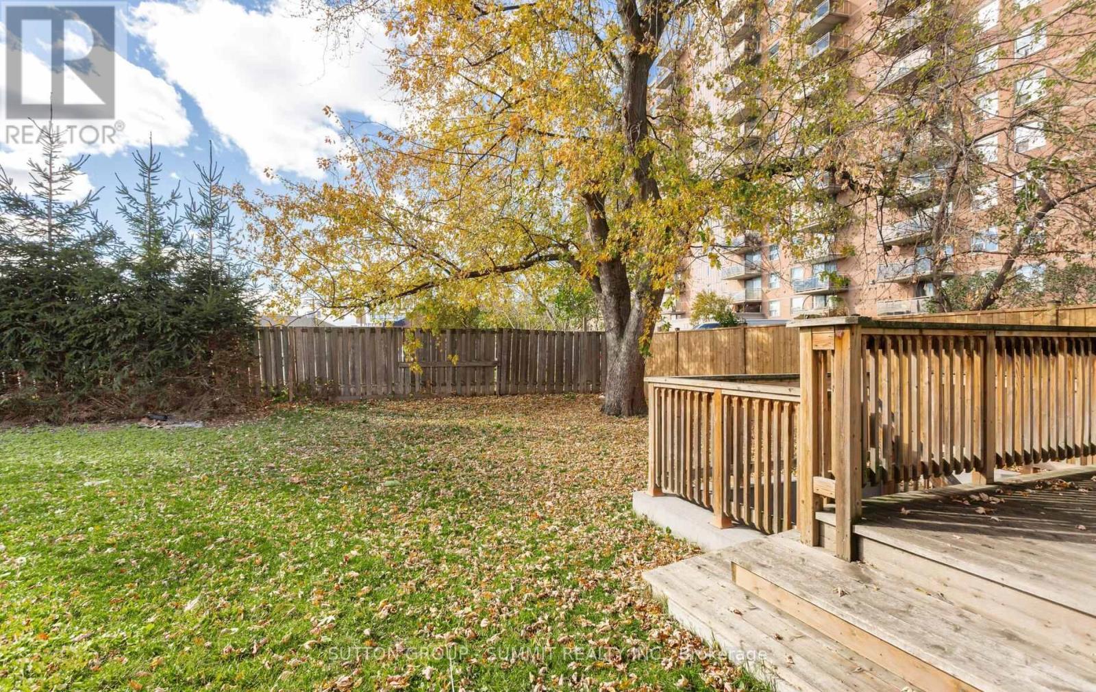 1050 Caven Street, Mississauga, ON - Outdoor