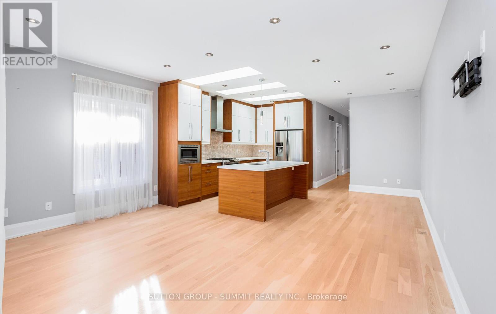 1050 Caven Street, Mississauga, ON - Indoor Photo Showing Kitchen