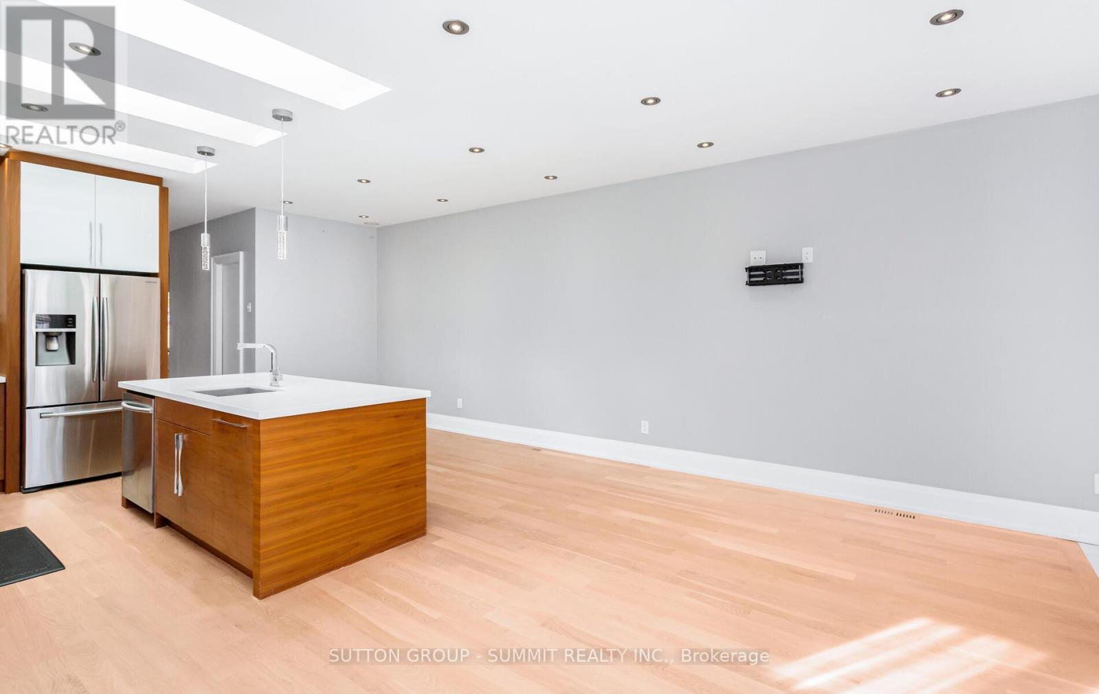 1050 Caven Street, Mississauga, ON - Indoor