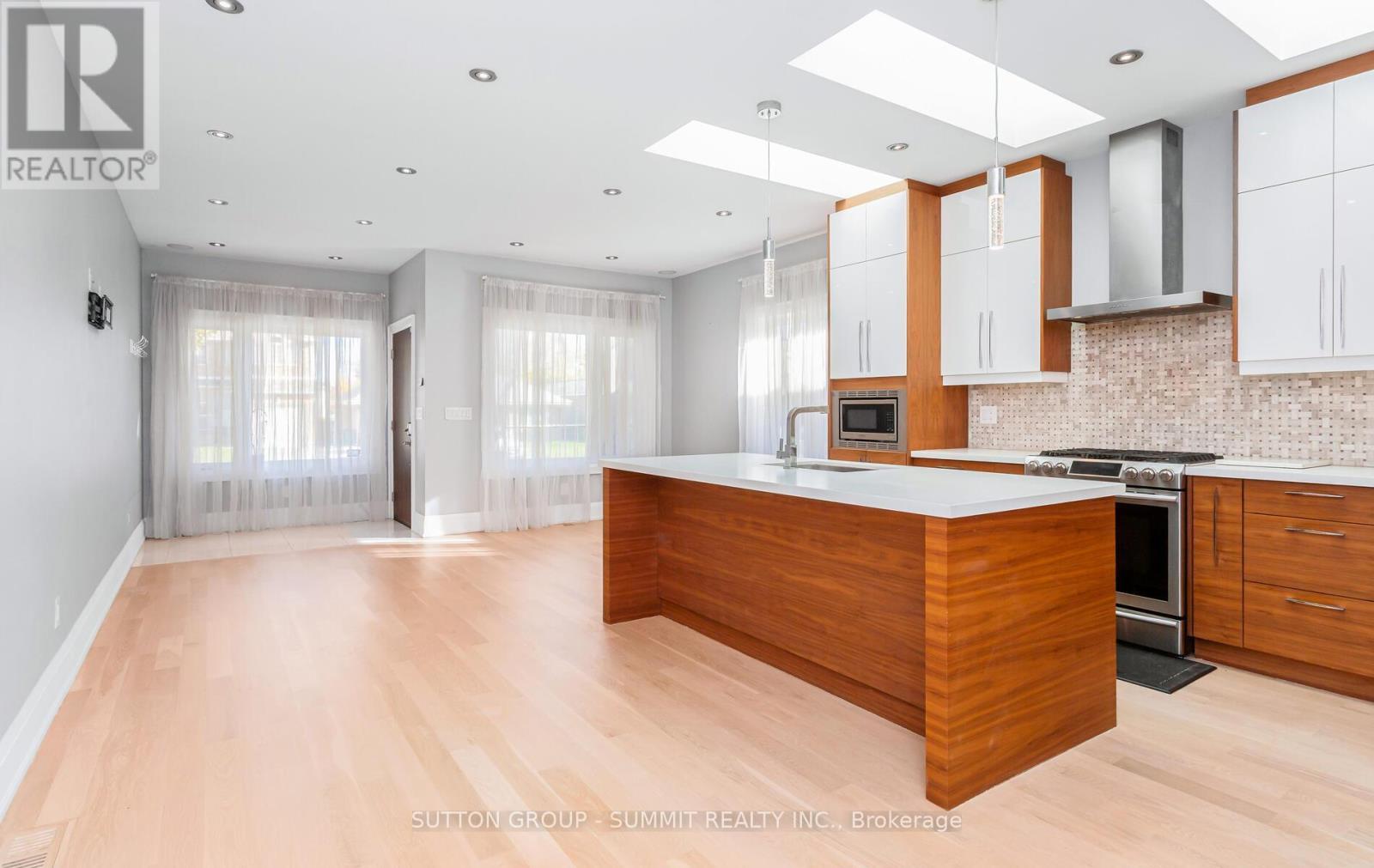 1050 Caven Street, Mississauga, ON - Indoor Photo Showing Kitchen