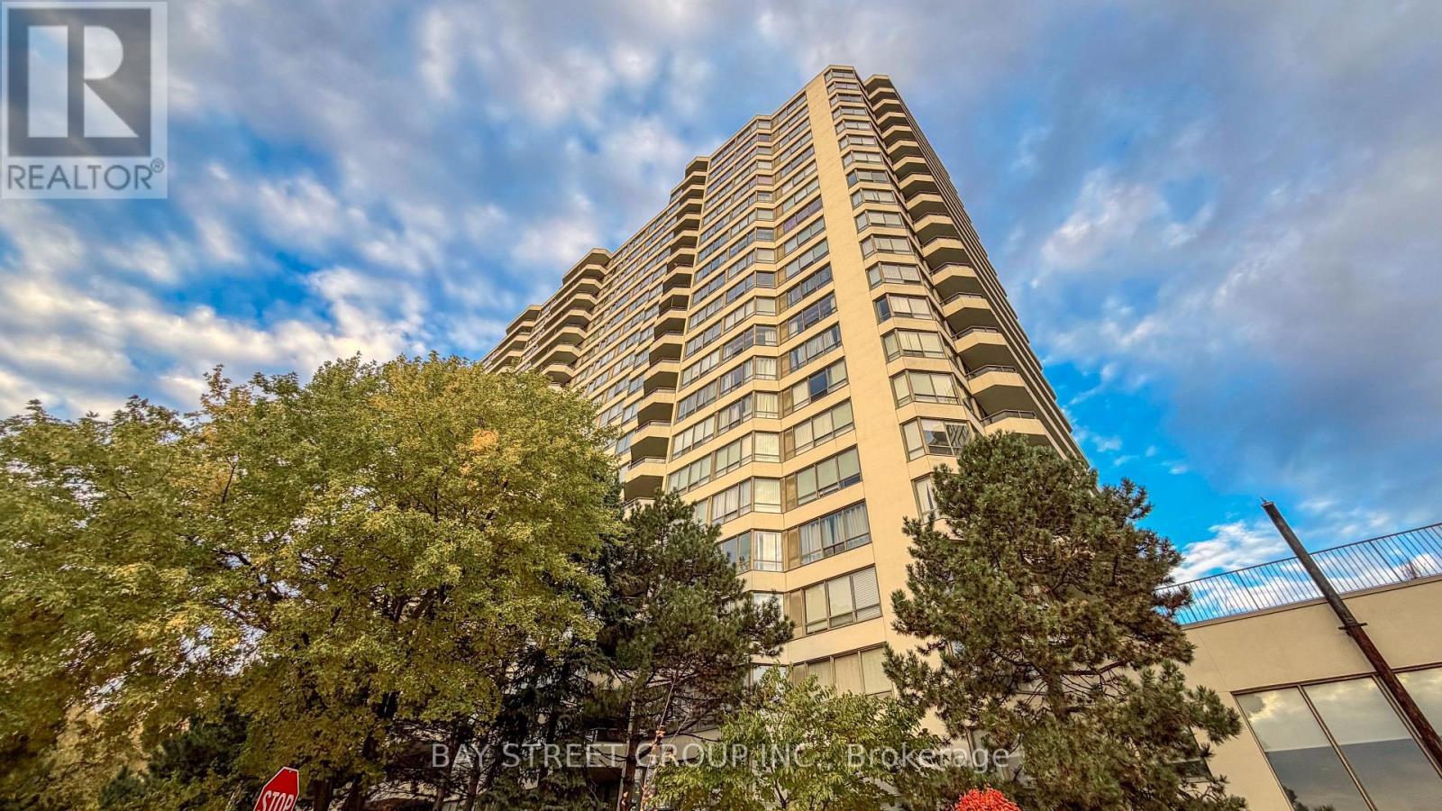 2015 - 5 Greystone Walk Drive, Toronto, ON - Outdoor