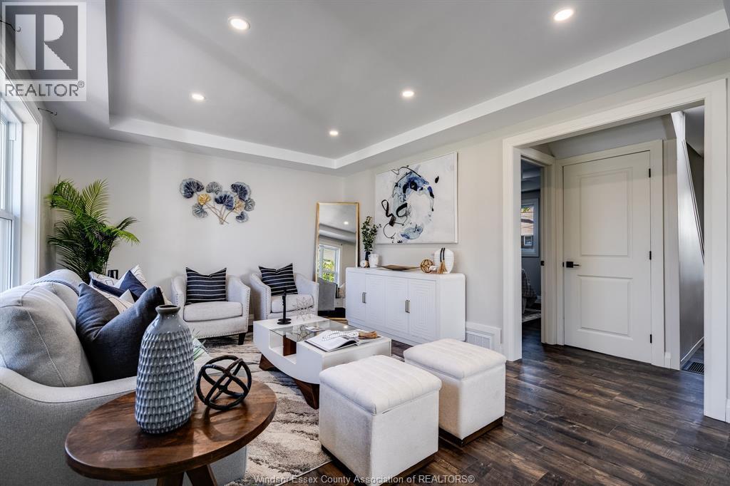 1451 Olive, Windsor, ON - Indoor Photo Showing Living Room