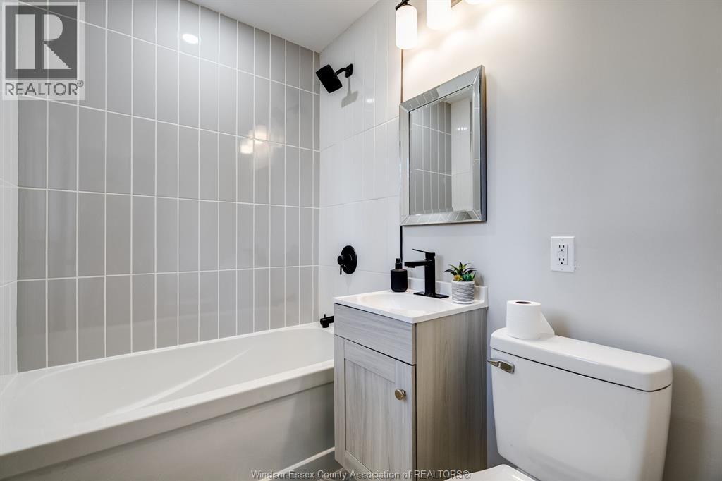 1451 Olive, Windsor, ON - Indoor Photo Showing Bathroom