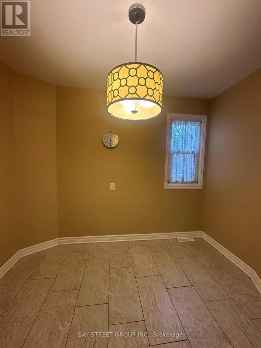 135 Walmer Gardens, London North, ON - Indoor Photo Showing Other Room