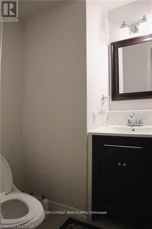 135 Walmer Gardens, London North, ON - Indoor Photo Showing Bathroom