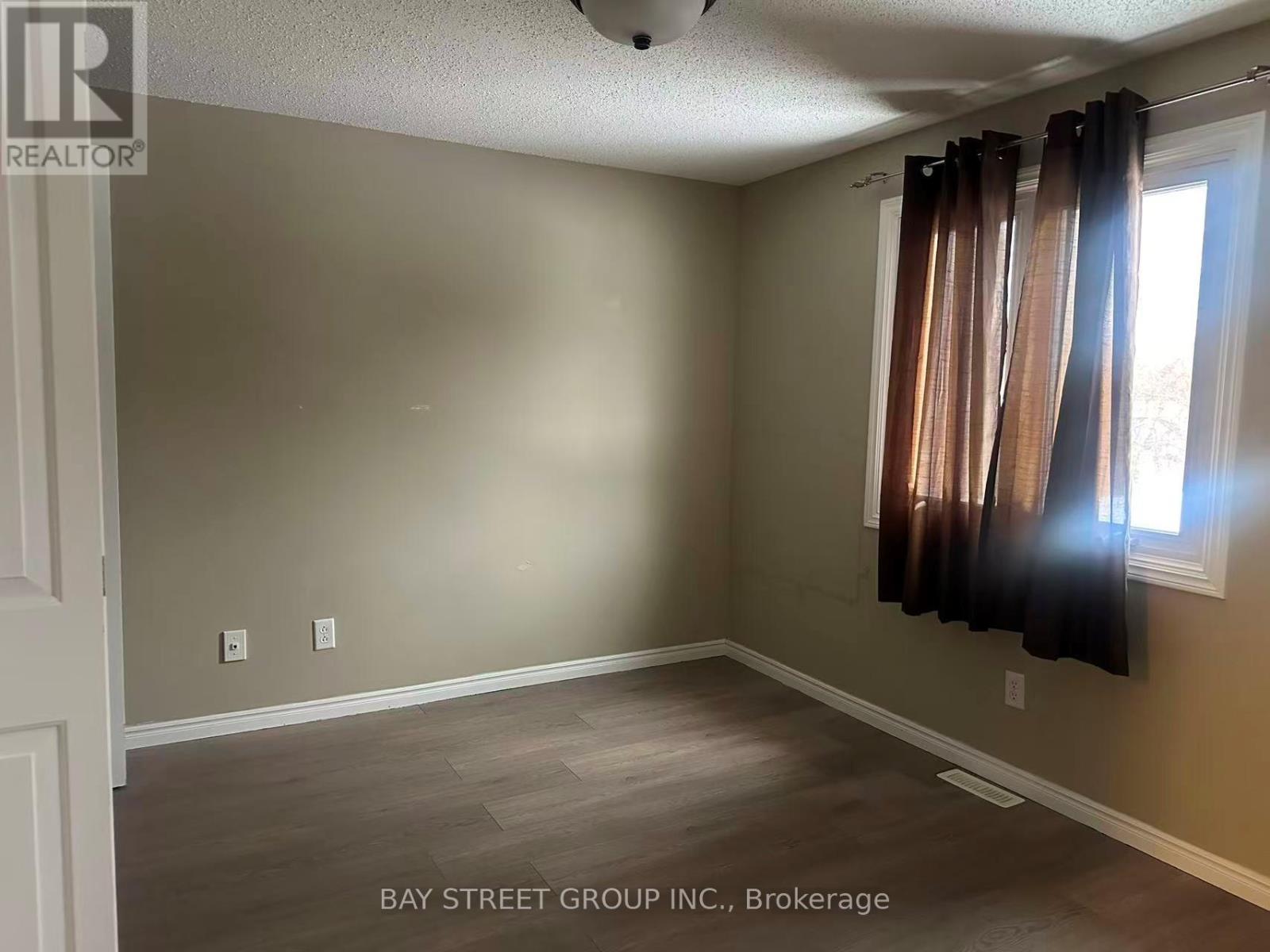 135 Walmer Gardens, London North, ON - Indoor Photo Showing Other Room