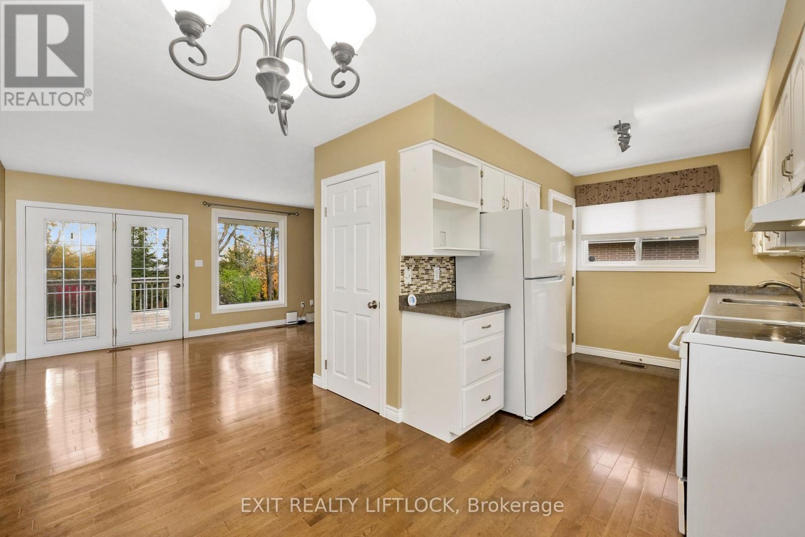 stackable laundry in closet - 1252 Royal Drive, Peterborough (Northcrest Ward 5), ON - Indoor Photo Showing Kitchen