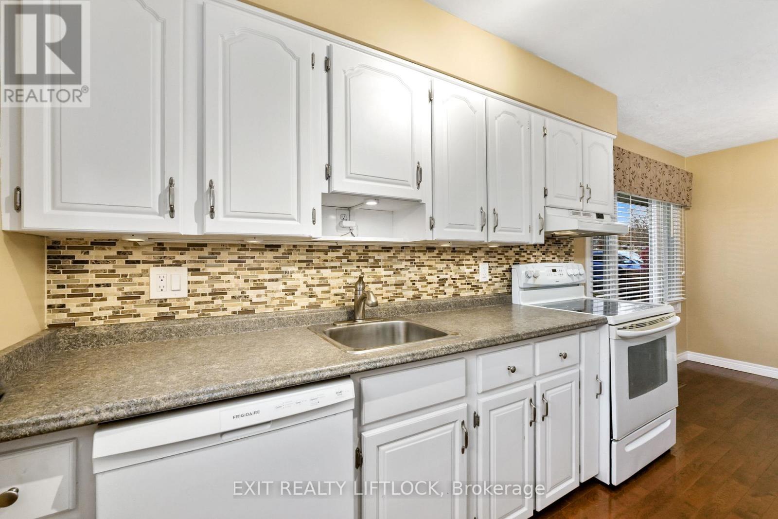 1252 Royal Drive, Peterborough (Northcrest Ward 5), ON - Indoor Photo Showing Kitchen