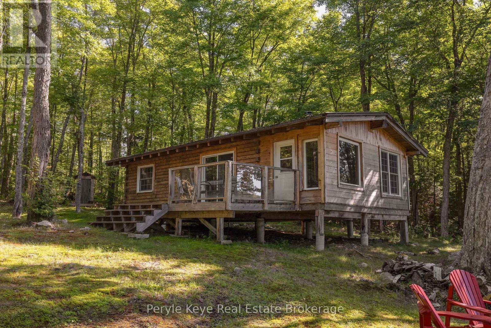 Cabin + Outhouse - 3191 Hwy 518 Highway E, Kearney, ON - Outdoor With Deck Patio Veranda