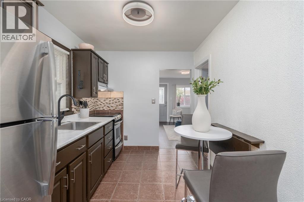 787 Knox Avenue, Hamilton, ON - Indoor Photo Showing Kitchen