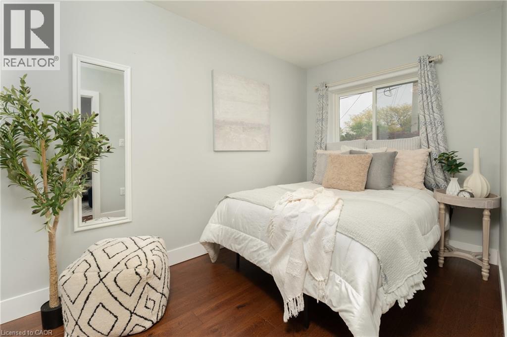 787 Knox Avenue, Hamilton, ON - Indoor Photo Showing Bedroom