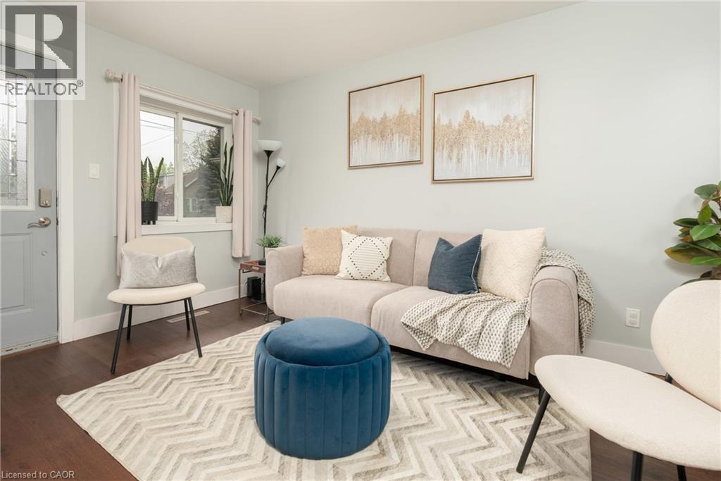 787 Knox Avenue, Hamilton, ON - Indoor Photo Showing Living Room