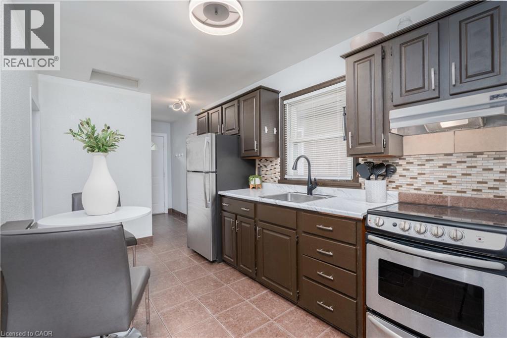 787 Knox Avenue, Hamilton, ON - Indoor Photo Showing Kitchen