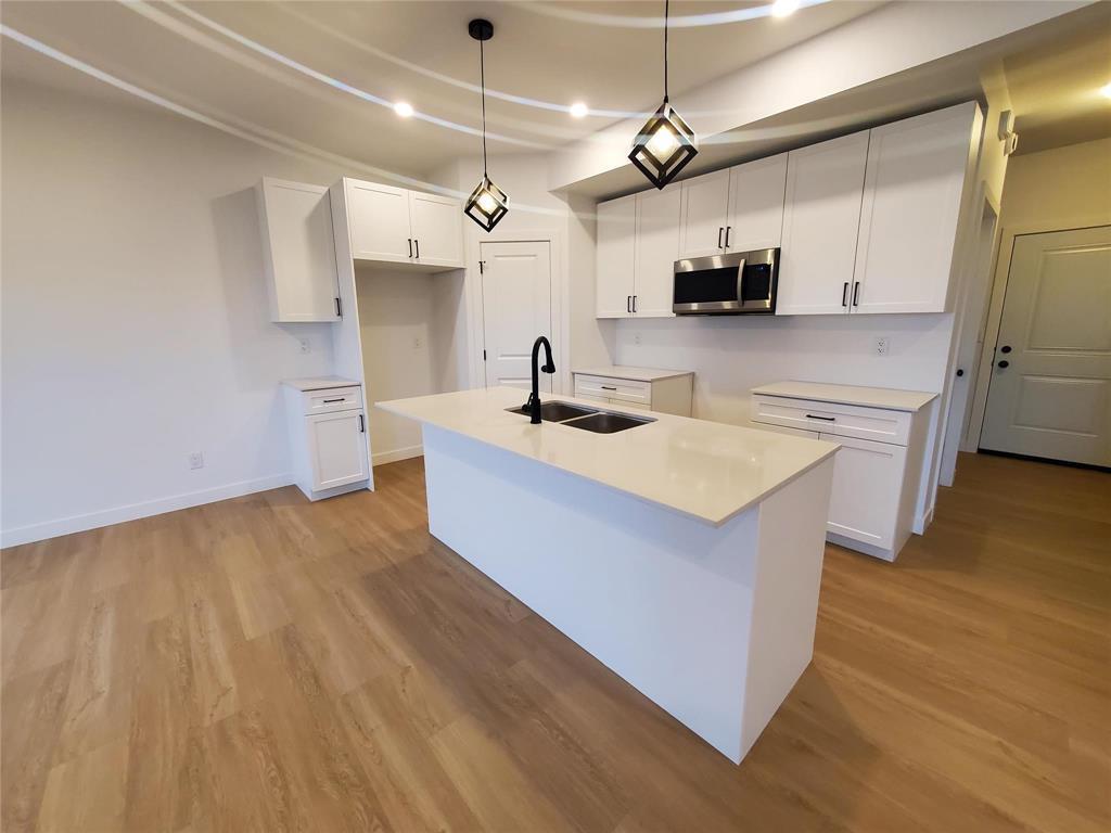 415 Sandpiper Trail, Landmark, MB - Indoor Photo Showing Kitchen With Double Sink