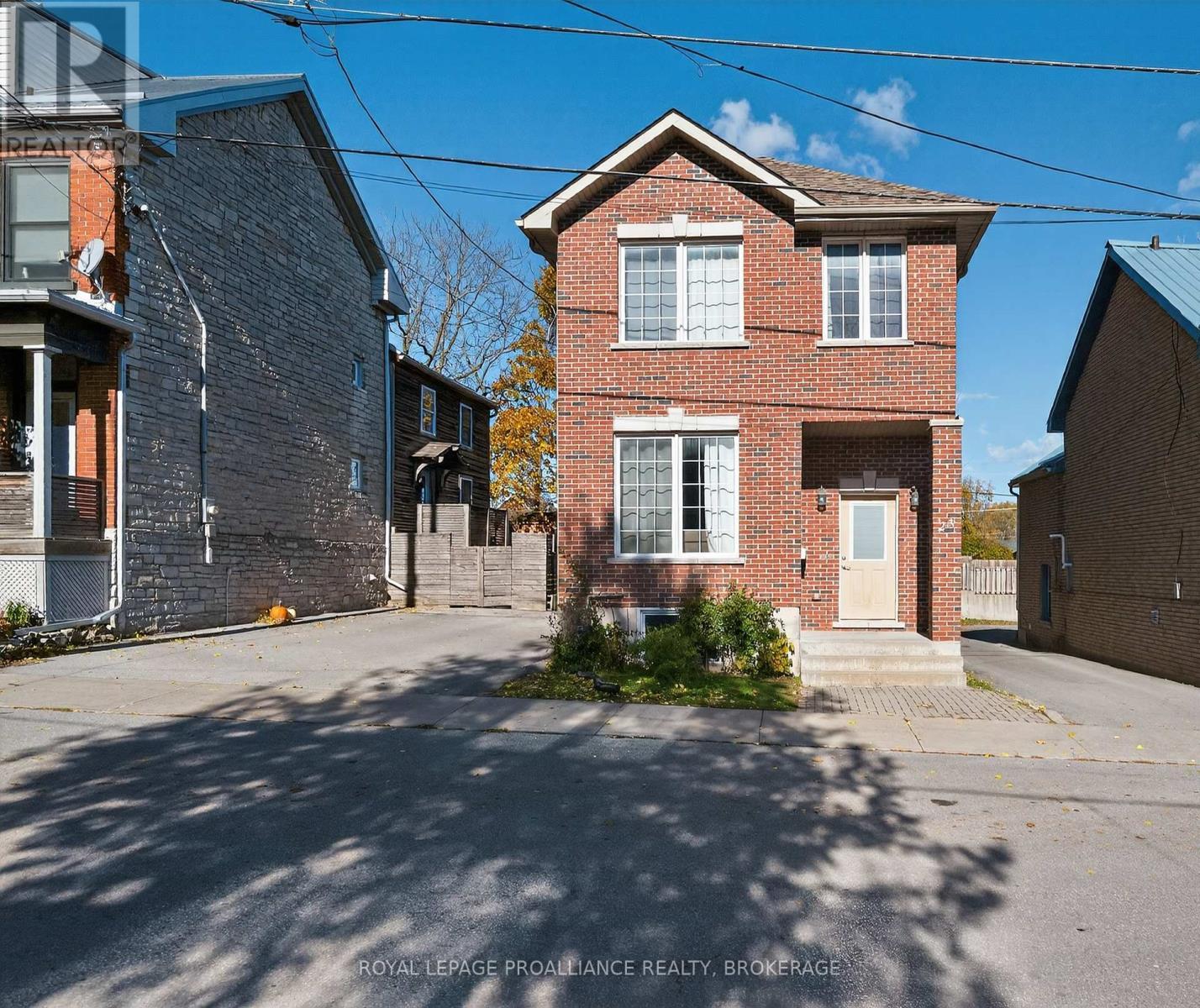 23 Charles Street, Kingston (East Of Sir John A. Blvd), ON - Outdoor With Facade